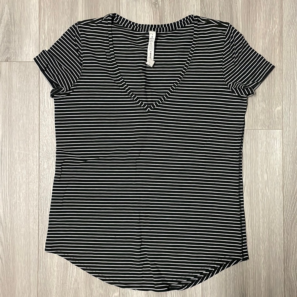 Lululemon Love Tee V-neck